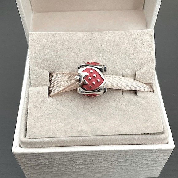 Pandora red enamel strawberry charm - Picture 4 of 4